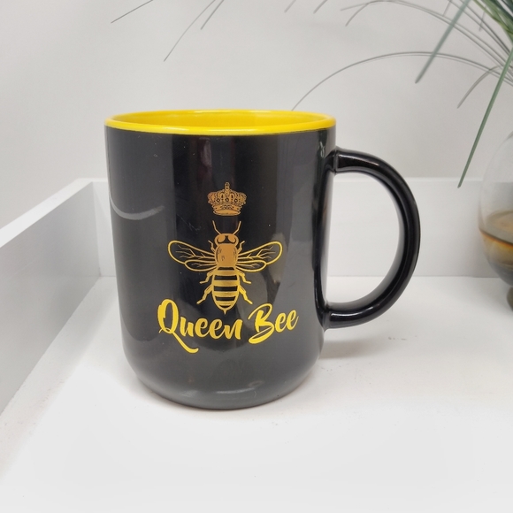 Queen Bee Mug 🐝 - Picture 7 of 8